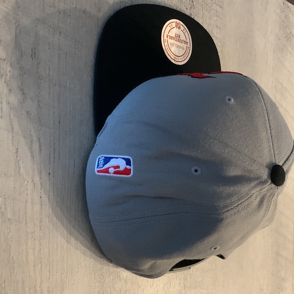 2 Toronto Raptors Snap-back Ball Caps - Picture 4 of 12